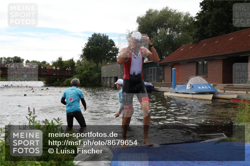 31.08.2025 - Elbe Triathlon Hamburg Luisa Fischer http://msf.ph/oto/8679654 31.08.2025 14:03:33 Schwimmen 127, 136 meine-sportfotos.de