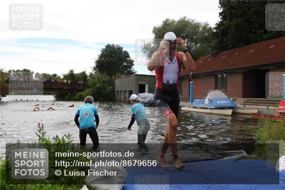 31.08.2025 - Elbe Triathlon Hamburg Luisa Fischer http://msf.ph/oto/8679656 31.08.2025 14:03:33 Schwimmen 127, 136 meine-sportfotos.de