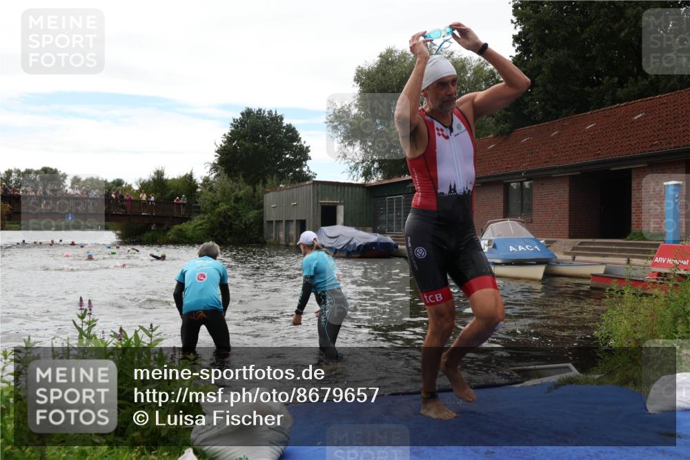 31.08.2025 - Elbe Triathlon Hamburg Luisa Fischer http://msf.ph/oto/8679657 31.08.2025 14:03:34 Schwimmen 127, 136 meine-sportfotos.de