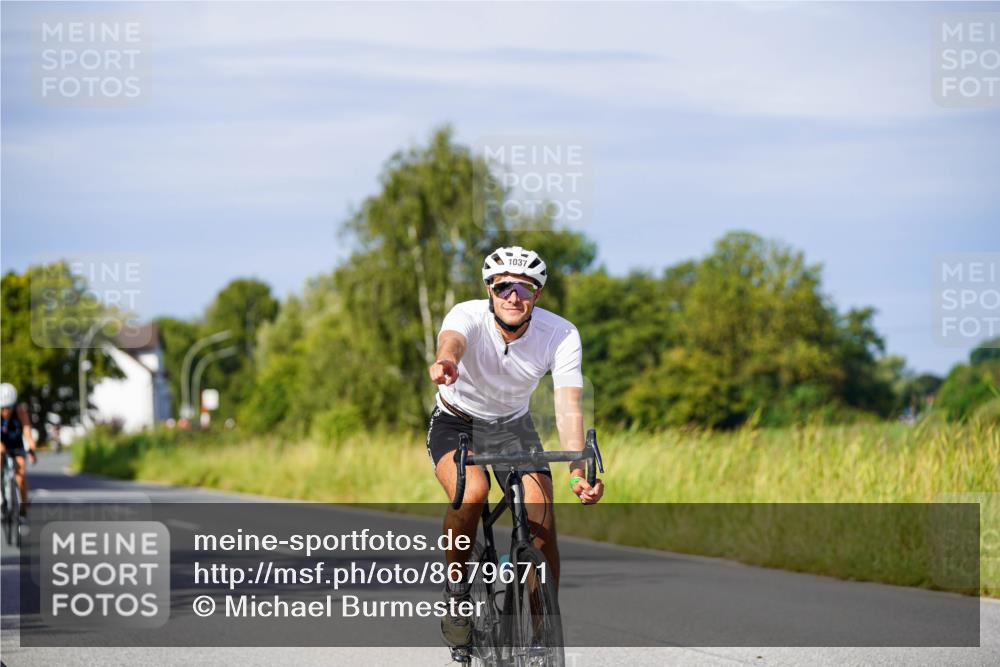 31.08.2025 - Elbe Triathlon Hamburg Michael Burmester http://msf.ph/oto/8679671 31.08.2025 10:39:36 Radfahren 812, 836, 937, 1037, 1075, 1091, 1107 meine-sportfotos.de