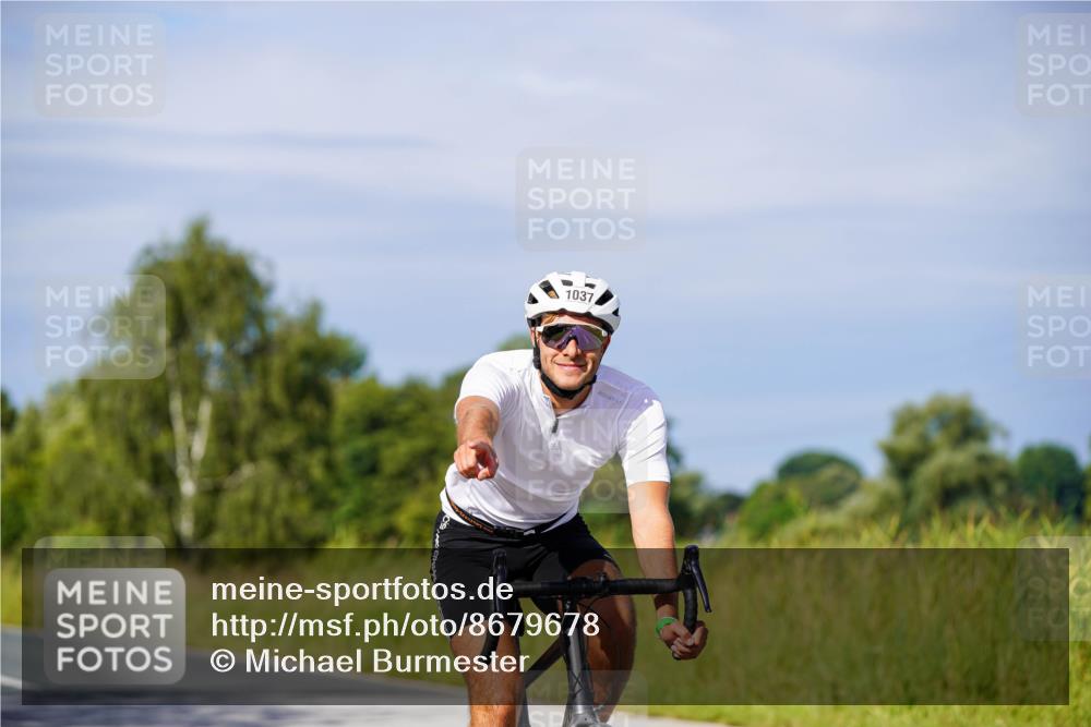 31.08.2025 - Elbe Triathlon Hamburg Michael Burmester http://msf.ph/oto/8679678 31.08.2025 10:39:36 Radfahren 812, 836, 937, 1037, 1075, 1091, 1107 meine-sportfotos.de