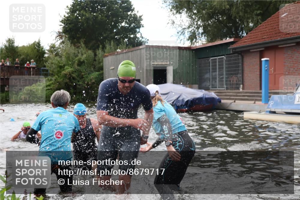 31.08.2025 - Elbe Triathlon Hamburg Luisa Fischer http://msf.ph/oto/8679717 31.08.2025 14:04:01 Schwimmen 131, 144, 145, 147, 157, 162, 163 meine-sportfotos.de