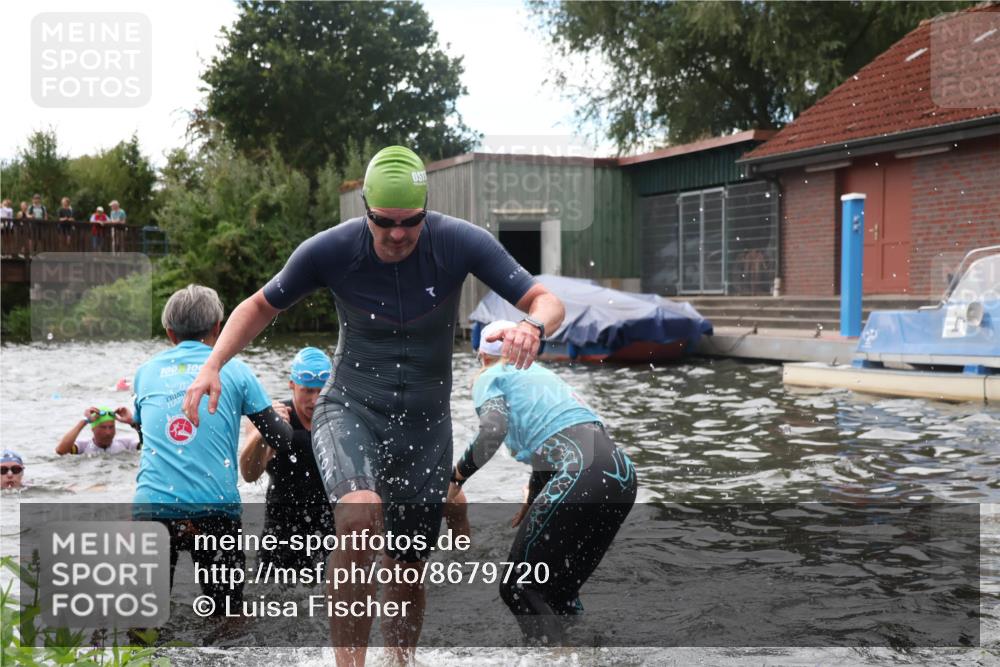 31.08.2025 - Elbe Triathlon Hamburg Luisa Fischer http://msf.ph/oto/8679720 31.08.2025 14:04:02 Schwimmen 131, 144, 145, 147, 157, 162, 163 meine-sportfotos.de