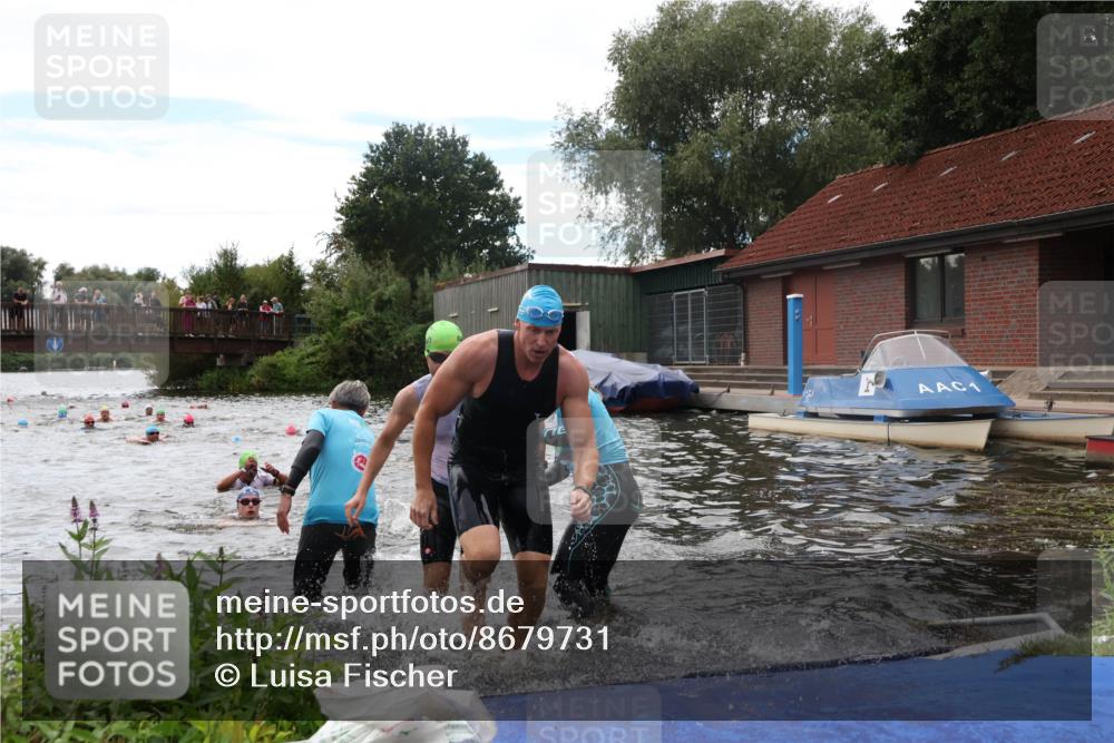 31.08.2025 - Elbe Triathlon Hamburg Luisa Fischer http://msf.ph/oto/8679731 31.08.2025 14:04:04 Schwimmen 131, 144, 145, 147, 157, 162, 163 meine-sportfotos.de
