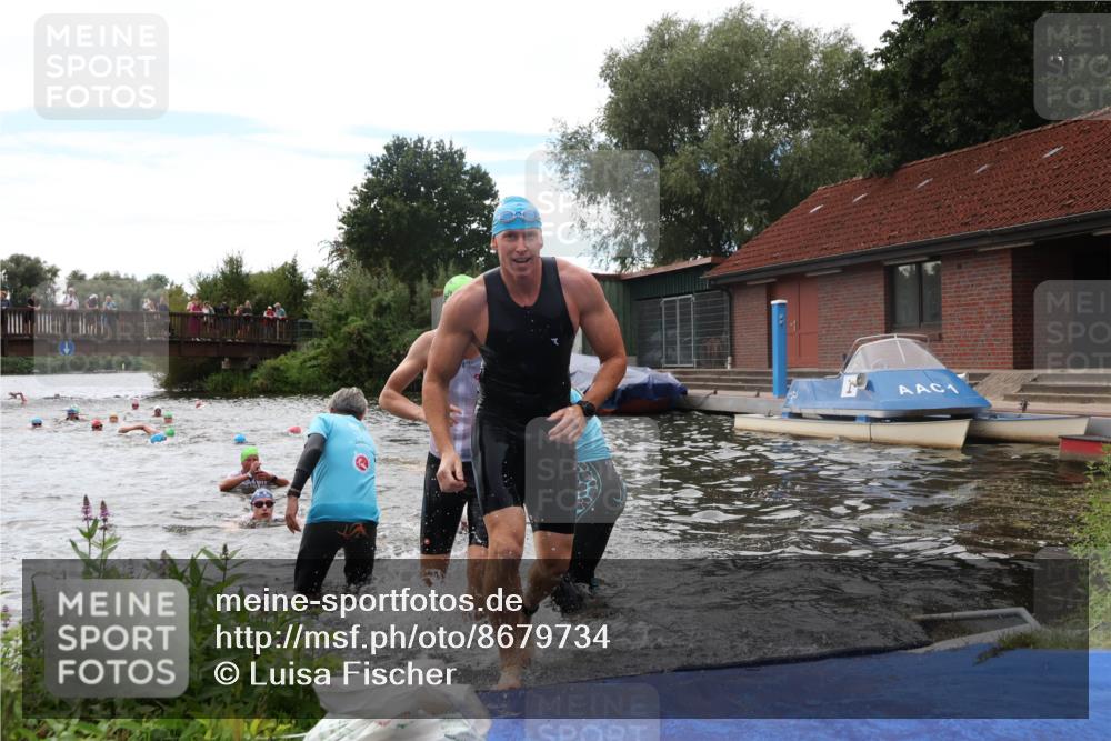 31.08.2025 - Elbe Triathlon Hamburg Luisa Fischer http://msf.ph/oto/8679734 31.08.2025 14:04:04 Schwimmen 131, 144, 145, 147, 157, 162, 163 meine-sportfotos.de