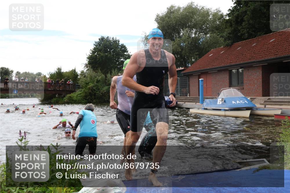 31.08.2025 - Elbe Triathlon Hamburg Luisa Fischer http://msf.ph/oto/8679735 31.08.2025 14:04:04 Schwimmen 131, 144, 145, 147, 157, 162, 163 meine-sportfotos.de
