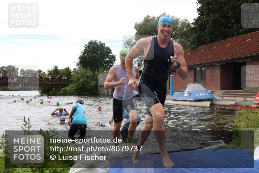 31.08.2025 - Elbe Triathlon Hamburg Luisa Fischer http://msf.ph/oto/8679737 31.08.2025 14:04:05 Schwimmen 144, 145, 147, 157, 162, 163 meine-sportfotos.de
