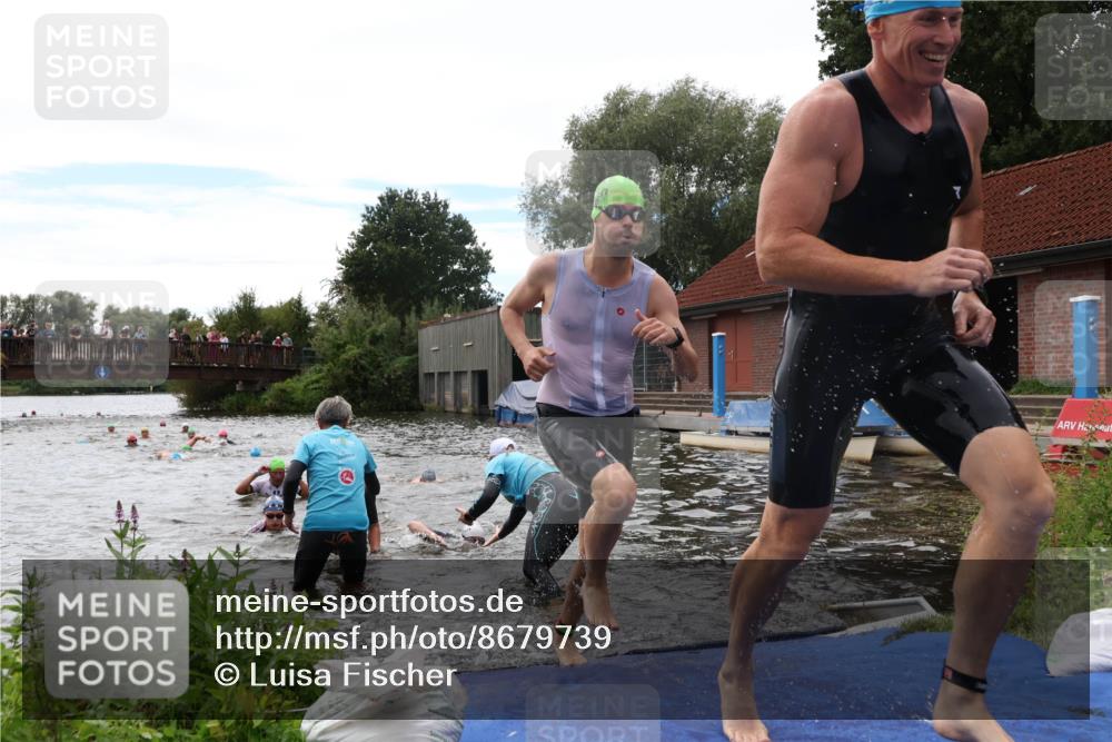 31.08.2025 - Elbe Triathlon Hamburg Luisa Fischer http://msf.ph/oto/8679739 31.08.2025 14:04:05 Schwimmen 144, 145, 147, 157, 162, 163 meine-sportfotos.de
