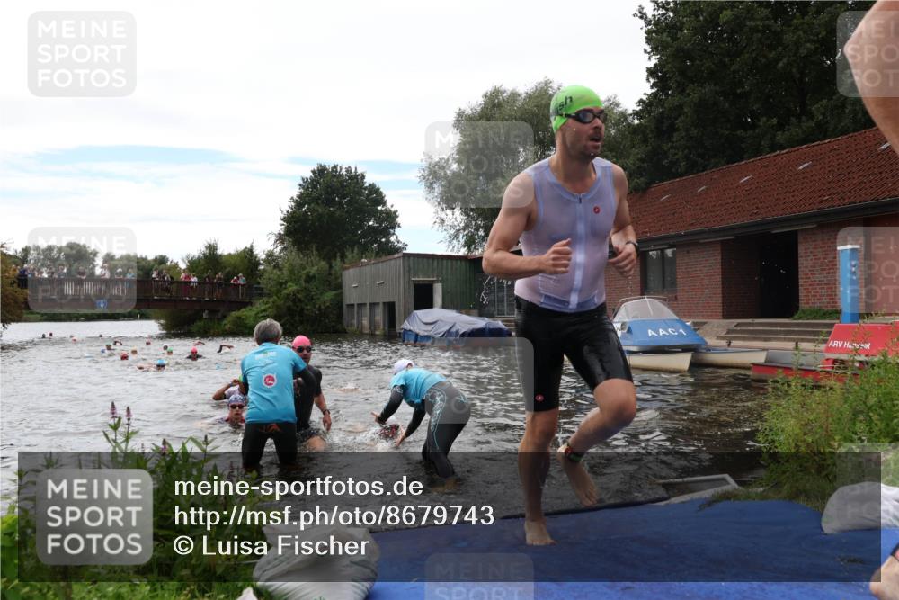 31.08.2025 - Elbe Triathlon Hamburg Luisa Fischer http://msf.ph/oto/8679743 31.08.2025 14:04:05 Schwimmen 144, 145, 147, 157, 162, 163 meine-sportfotos.de