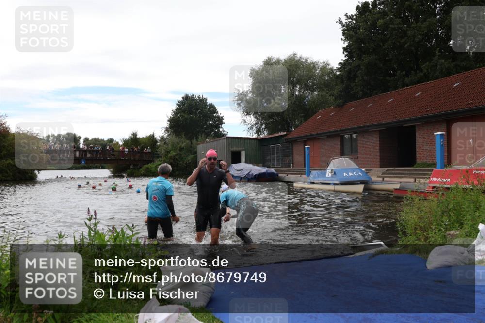 31.08.2025 - Elbe Triathlon Hamburg Luisa Fischer http://msf.ph/oto/8679749 31.08.2025 14:04:07 Schwimmen 144, 145, 147, 157, 162, 164 meine-sportfotos.de