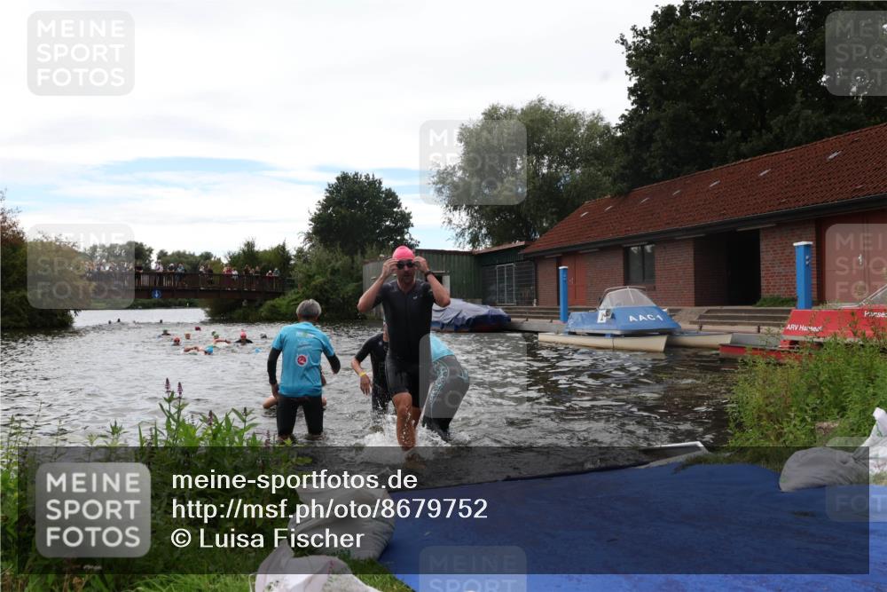 31.08.2025 - Elbe Triathlon Hamburg Luisa Fischer http://msf.ph/oto/8679752 31.08.2025 14:04:07 Schwimmen 144, 145, 147, 157, 162, 164 meine-sportfotos.de