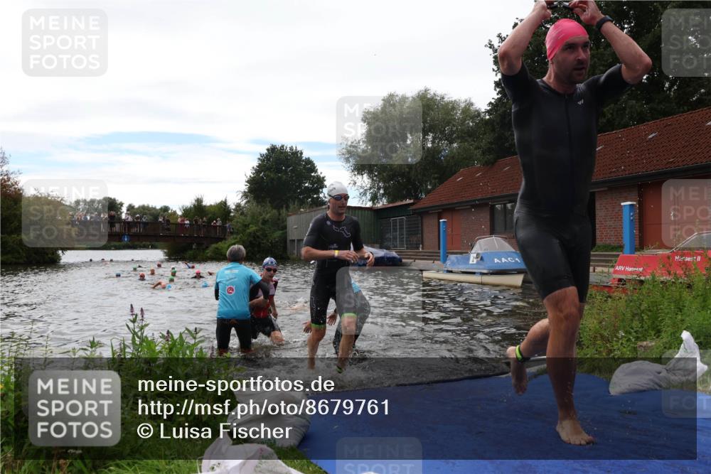 31.08.2025 - Elbe Triathlon Hamburg Luisa Fischer http://msf.ph/oto/8679761 31.08.2025 14:04:09 Schwimmen 144, 145, 147, 151, 162, 164 meine-sportfotos.de