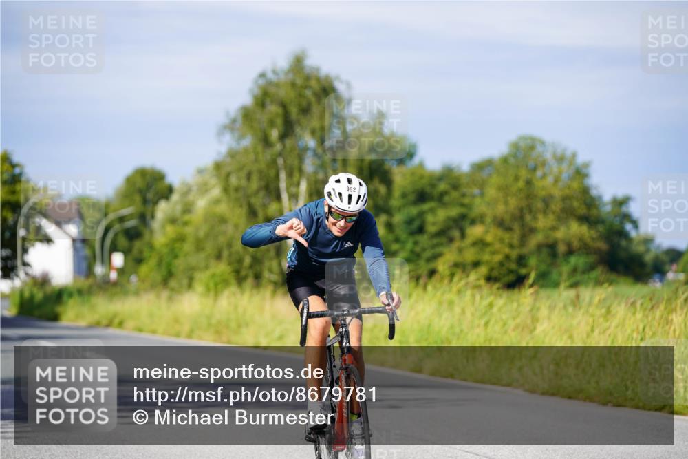 31.08.2025 - Elbe Triathlon Hamburg Michael Burmester http://msf.ph/oto/8679781 31.08.2025 10:39:59 Radfahren 962, 1158, 1286 meine-sportfotos.de