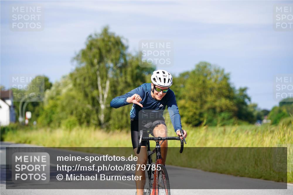 31.08.2025 - Elbe Triathlon Hamburg Michael Burmester http://msf.ph/oto/8679785 31.08.2025 10:39:59 Radfahren 962, 1158, 1286 meine-sportfotos.de