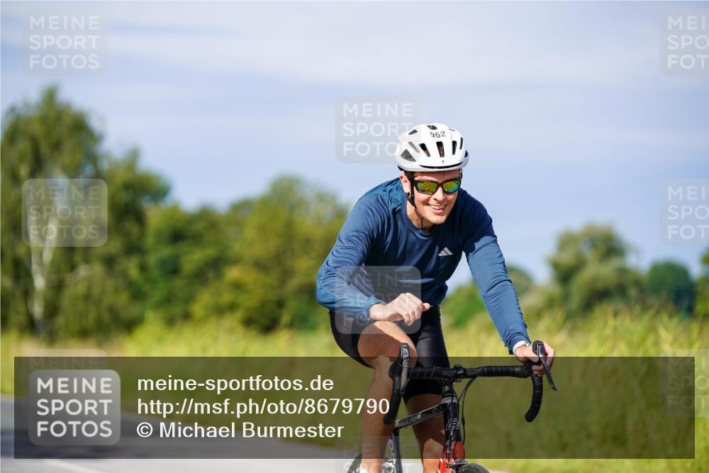 31.08.2025 - Elbe Triathlon Hamburg Michael Burmester http://msf.ph/oto/8679790 31.08.2025 10:39:59 Radfahren 962, 1158, 1286 meine-sportfotos.de
