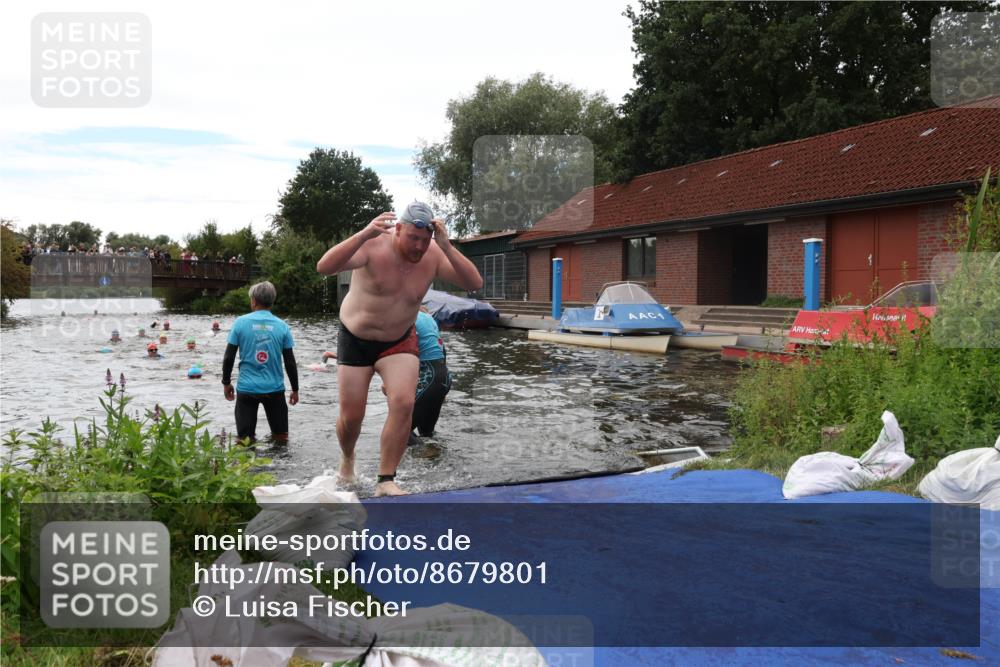 31.08.2025 - Elbe Triathlon Hamburg Luisa Fischer http://msf.ph/oto/8679801 31.08.2025 14:04:17 Schwimmen 121, 151, 164 meine-sportfotos.de