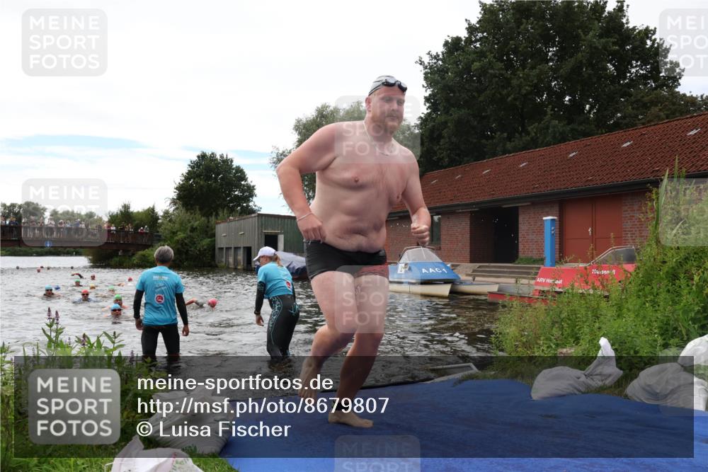 31.08.2025 - Elbe Triathlon Hamburg Luisa Fischer http://msf.ph/oto/8679807 31.08.2025 14:04:18 Schwimmen 121, 151, 164 meine-sportfotos.de