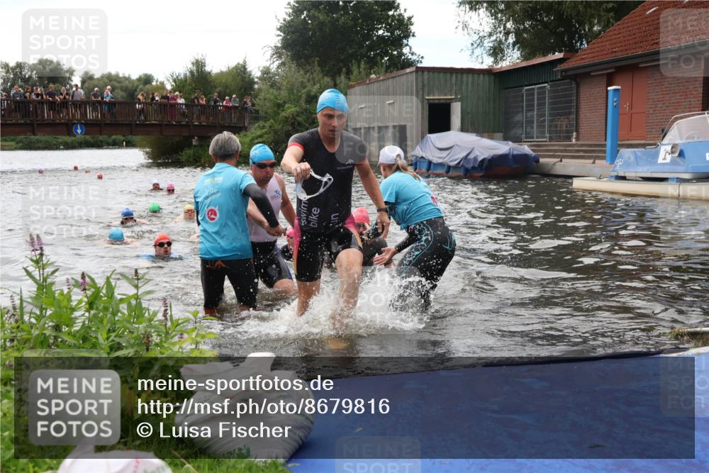 31.08.2025 - Elbe Triathlon Hamburg Luisa Fischer http://msf.ph/oto/8679816 31.08.2025 14:04:25 Schwimmen 121, 123, 135, 141, 143, 152, 156 meine-sportfotos.de