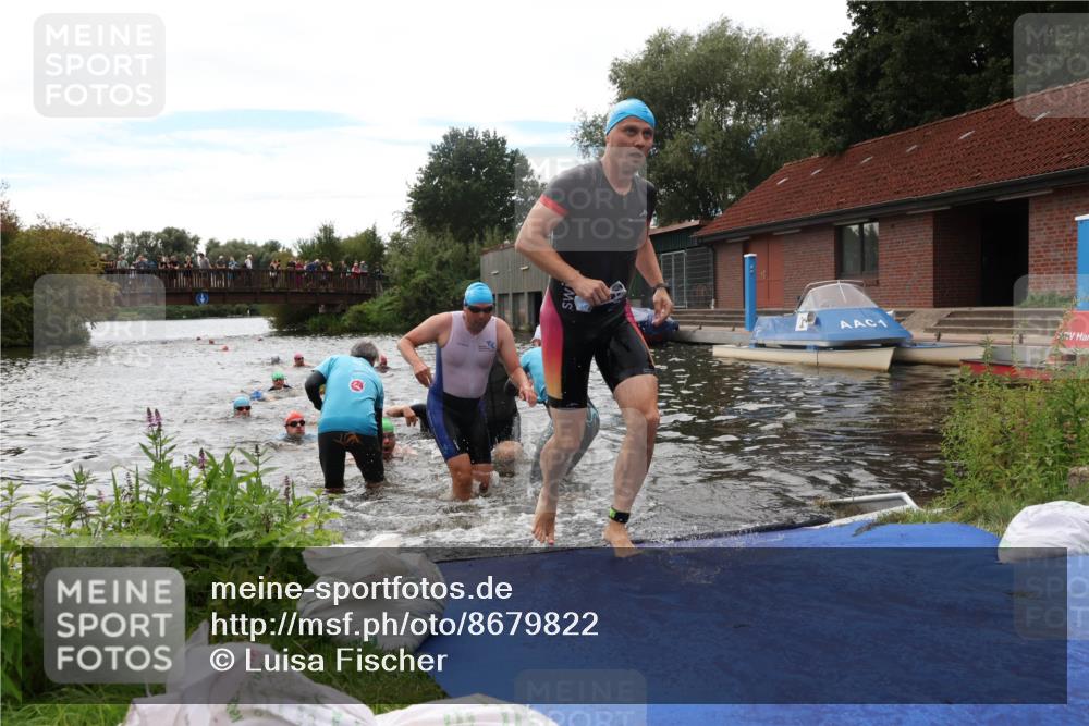 31.08.2025 - Elbe Triathlon Hamburg Luisa Fischer http://msf.ph/oto/8679822 31.08.2025 14:04:26 Schwimmen 121, 123, 124, 135, 141, 143, 152, 156 meine-sportfotos.de