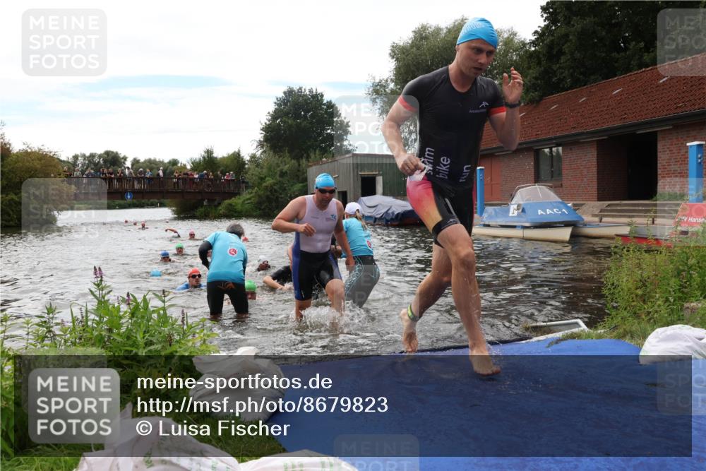 31.08.2025 - Elbe Triathlon Hamburg Luisa Fischer http://msf.ph/oto/8679823 31.08.2025 14:04:27 Schwimmen 121, 123, 124, 132, 135, 141, 143, 152, 156 meine-sportfotos.de