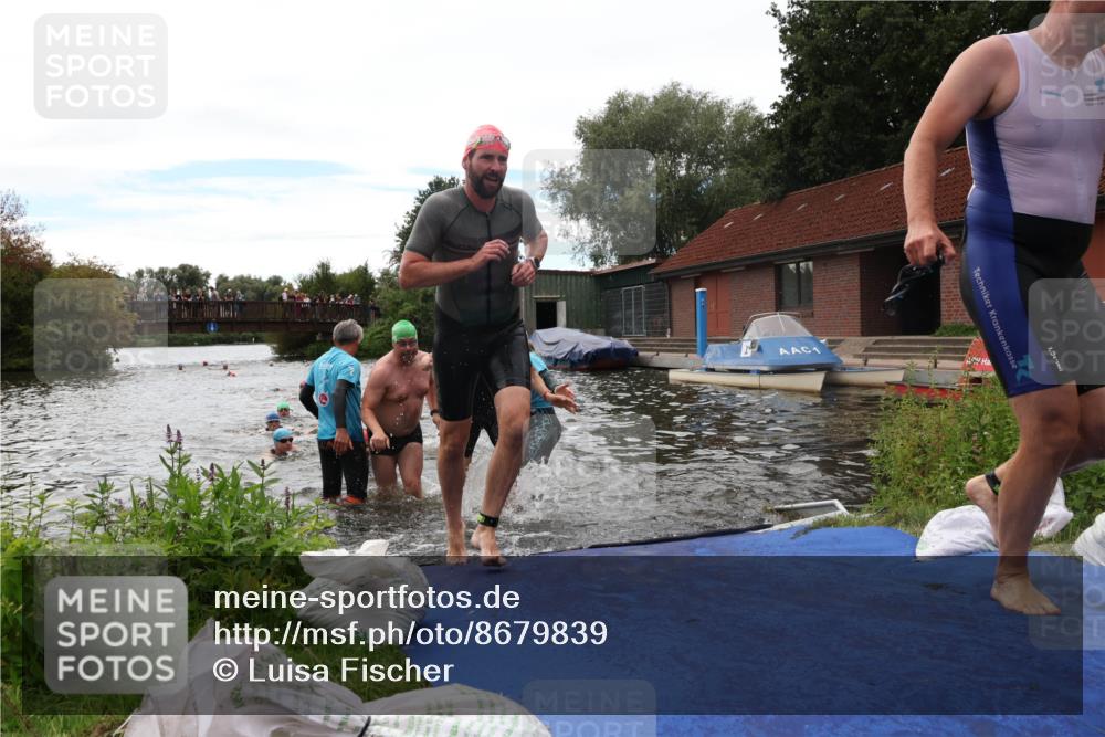 31.08.2025 - Elbe Triathlon Hamburg Luisa Fischer http://msf.ph/oto/8679839 31.08.2025 14:04:29 Schwimmen 121, 123, 124, 132, 135, 141, 143, 152, 156 meine-sportfotos.de