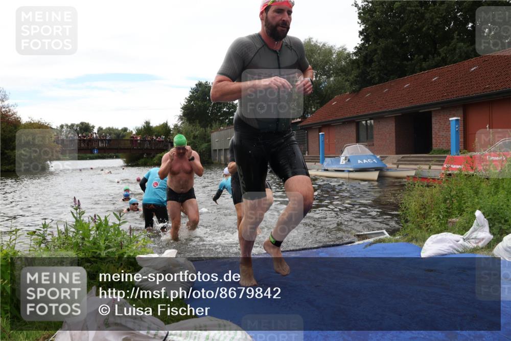 31.08.2025 - Elbe Triathlon Hamburg Luisa Fischer http://msf.ph/oto/8679842 31.08.2025 14:04:30 Schwimmen 121, 123, 124, 132, 135, 141, 143, 152, 156 meine-sportfotos.de