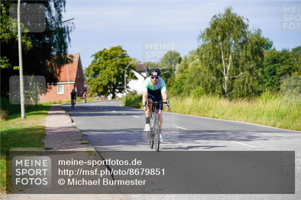 31.08.2025 - Elbe Triathlon Hamburg Michael Burmester http://msf.ph/oto/8679851 31.08.2025 10:40:15 Radfahren 997, 1028 meine-sportfotos.de