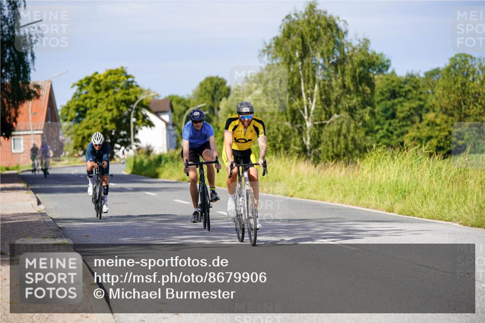 31.08.2025 - Elbe Triathlon Hamburg Michael Burmester http://msf.ph/oto/8679906 31.08.2025 10:40:42 Radfahren 818, 1021, 1039, 1043, 1298 meine-sportfotos.de