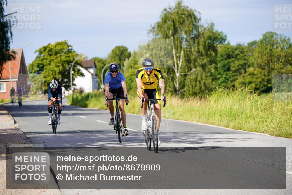 31.08.2025 - Elbe Triathlon Hamburg Michael Burmester http://msf.ph/oto/8679909 31.08.2025 10:40:42 Radfahren 818, 1021, 1039, 1043, 1298 meine-sportfotos.de