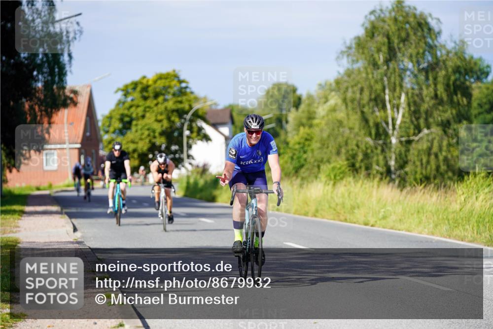 31.08.2025 - Elbe Triathlon Hamburg Michael Burmester http://msf.ph/oto/8679932 31.08.2025 10:40:49 Radfahren 975, 1060, 1129 meine-sportfotos.de
