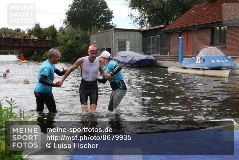 31.08.2025 - Elbe Triathlon Hamburg Luisa Fischer http://msf.ph/oto/8679935 31.08.2025 14:05:09 Schwimmen 140 meine-sportfotos.de