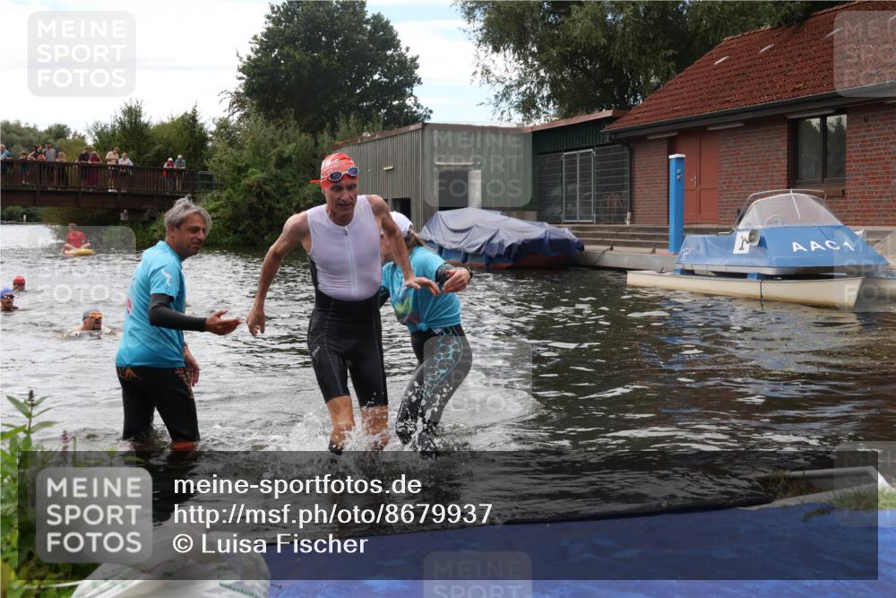 31.08.2025 - Elbe Triathlon Hamburg Luisa Fischer http://msf.ph/oto/8679937 31.08.2025 14:05:09 Schwimmen 140 meine-sportfotos.de