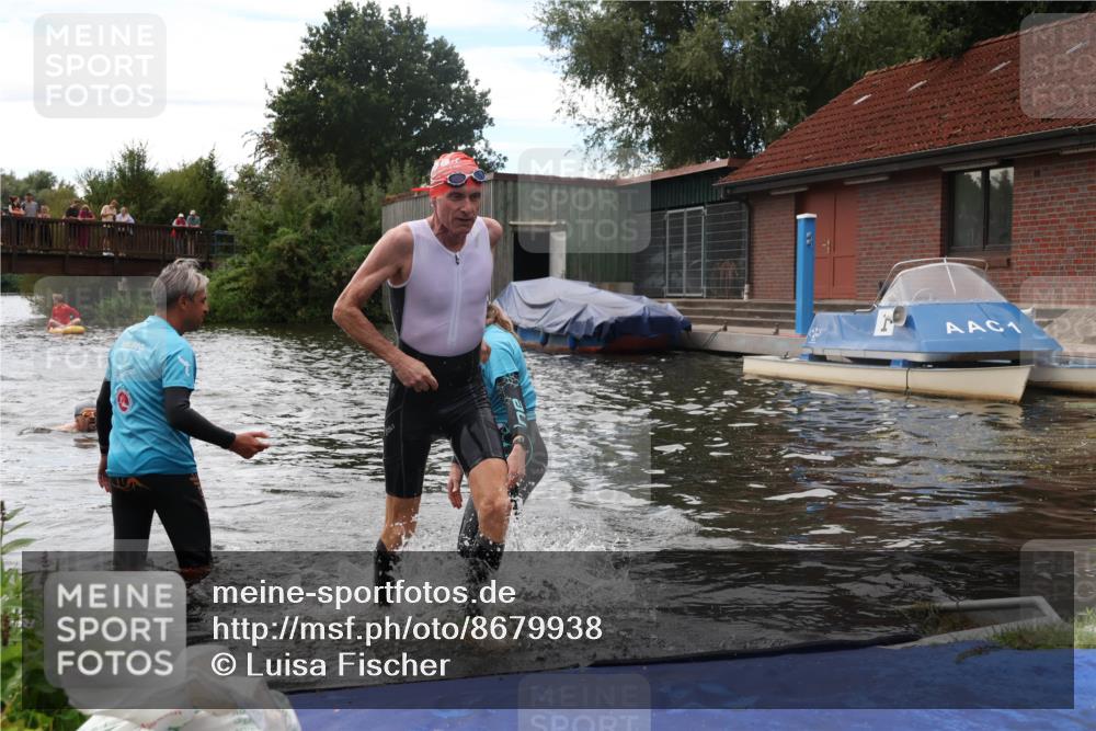 31.08.2025 - Elbe Triathlon Hamburg Luisa Fischer http://msf.ph/oto/8679938 31.08.2025 14:05:09 Schwimmen 140 meine-sportfotos.de