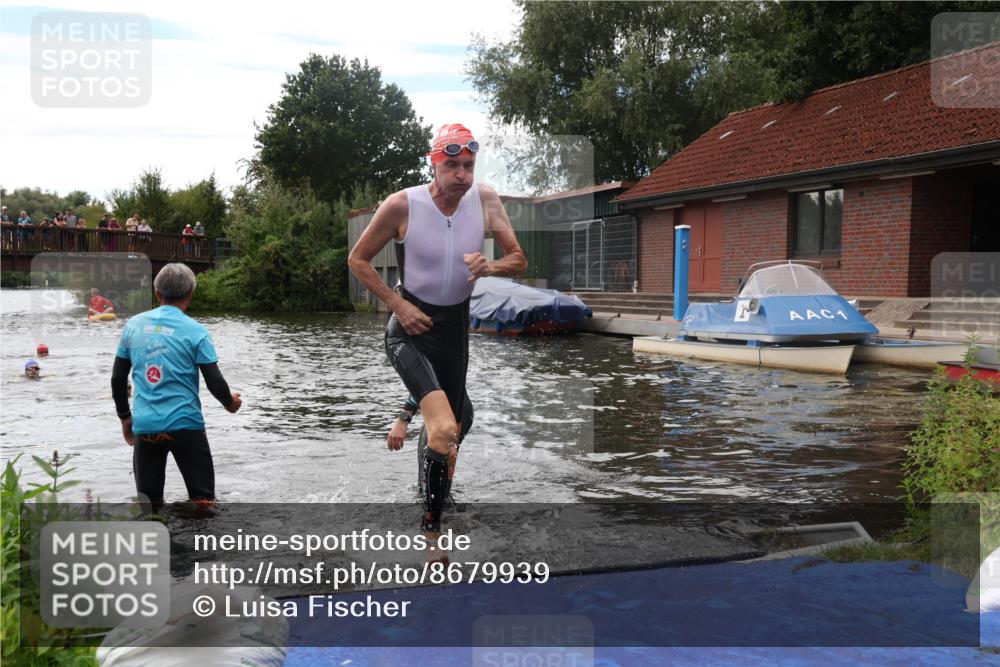 31.08.2025 - Elbe Triathlon Hamburg Luisa Fischer http://msf.ph/oto/8679939 31.08.2025 14:05:10 Schwimmen 140 meine-sportfotos.de