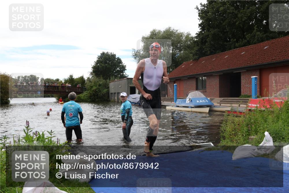 31.08.2025 - Elbe Triathlon Hamburg Luisa Fischer http://msf.ph/oto/8679942 31.08.2025 14:05:10 Schwimmen 140 meine-sportfotos.de