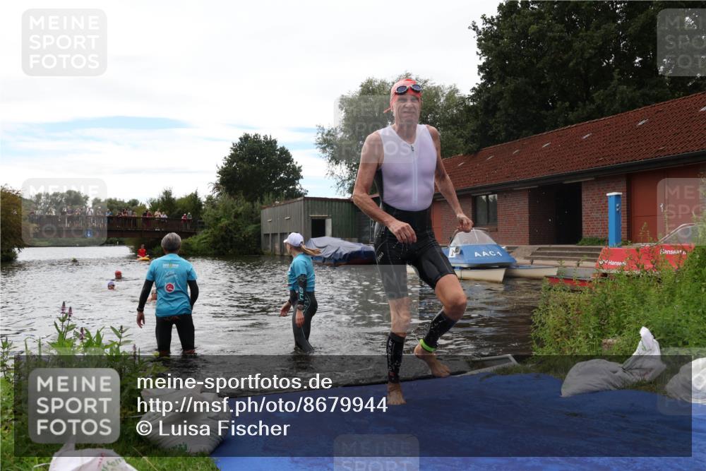 31.08.2025 - Elbe Triathlon Hamburg Luisa Fischer http://msf.ph/oto/8679944 31.08.2025 14:05:11 Schwimmen 140 meine-sportfotos.de