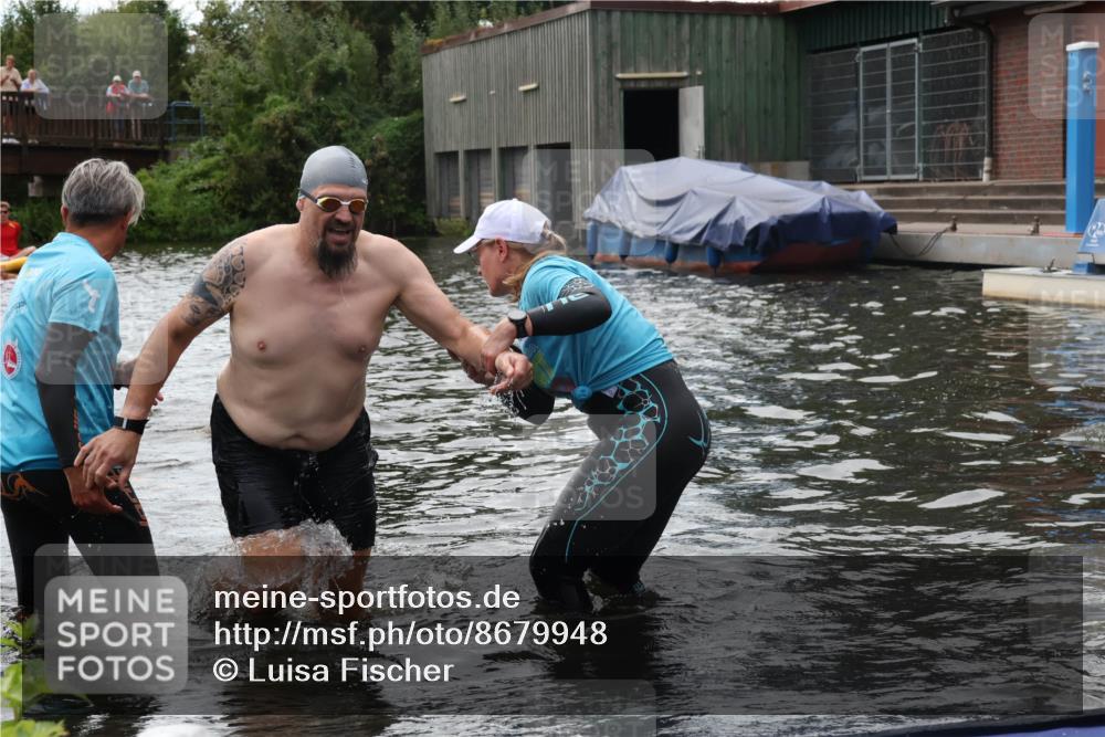 31.08.2025 - Elbe Triathlon Hamburg Luisa Fischer http://msf.ph/oto/8679948 31.08.2025 14:05:20 Schwimmen 142, 149 meine-sportfotos.de