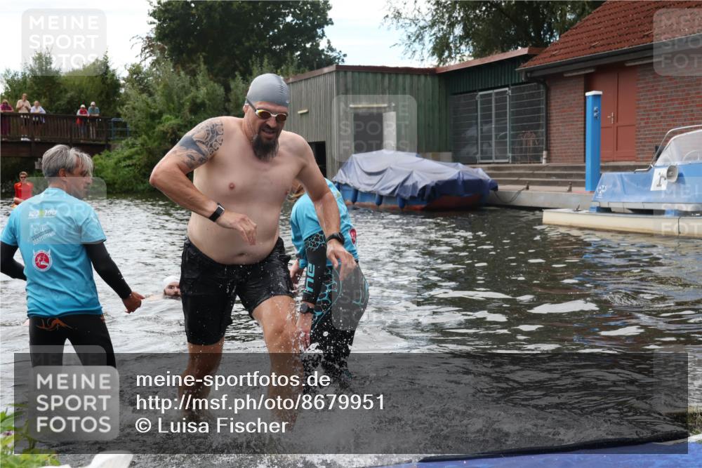 31.08.2025 - Elbe Triathlon Hamburg Luisa Fischer http://msf.ph/oto/8679951 31.08.2025 14:05:21 Schwimmen 142, 149 meine-sportfotos.de
