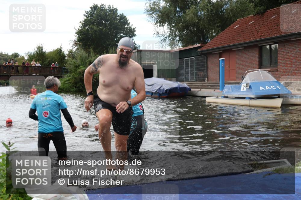 31.08.2025 - Elbe Triathlon Hamburg Luisa Fischer http://msf.ph/oto/8679953 31.08.2025 14:05:21 Schwimmen 142, 149 meine-sportfotos.de