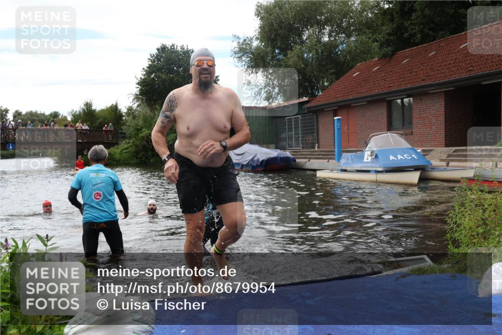 31.08.2025 - Elbe Triathlon Hamburg Luisa Fischer http://msf.ph/oto/8679954 31.08.2025 14:05:22 Schwimmen 126, 142, 149 meine-sportfotos.de
