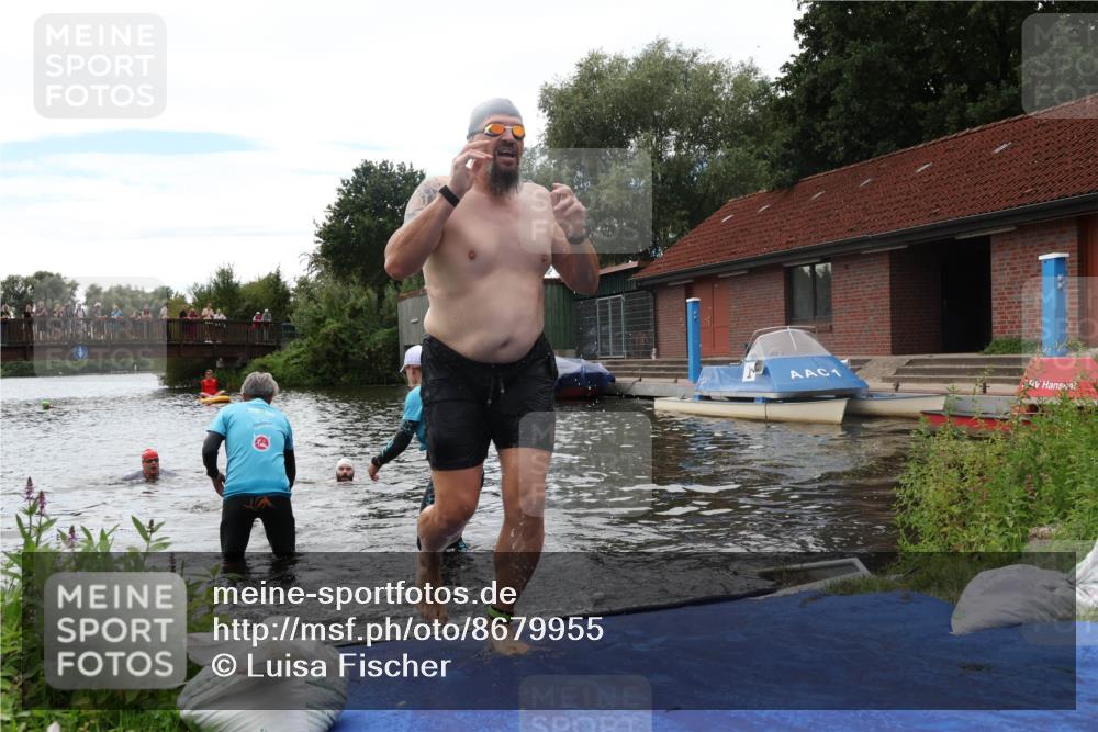 31.08.2025 - Elbe Triathlon Hamburg Luisa Fischer http://msf.ph/oto/8679955 31.08.2025 14:05:22 Schwimmen 126, 142, 149 meine-sportfotos.de