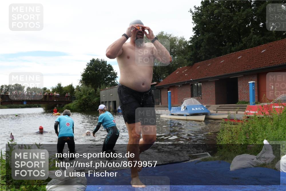 31.08.2025 - Elbe Triathlon Hamburg Luisa Fischer http://msf.ph/oto/8679957 31.08.2025 14:05:22 Schwimmen 126, 142, 149 meine-sportfotos.de
