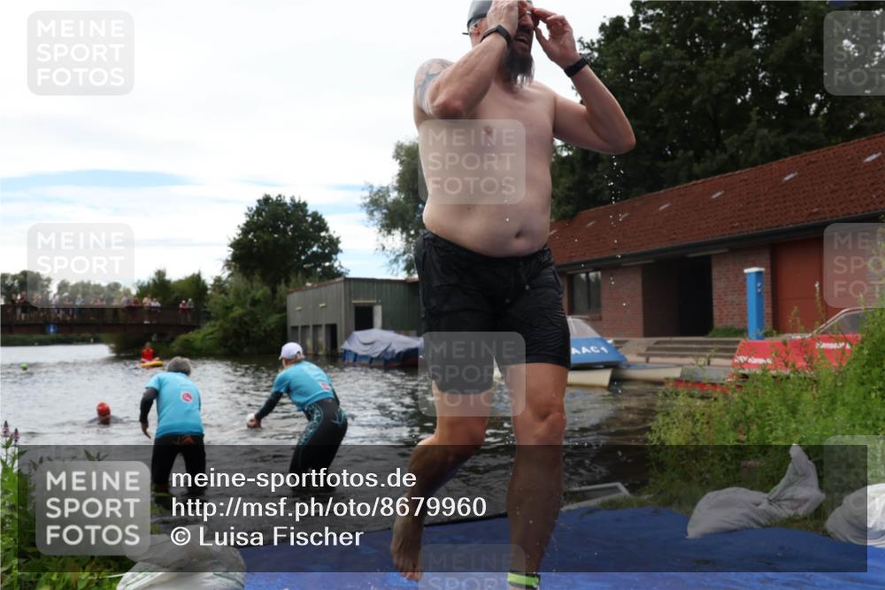 31.08.2025 - Elbe Triathlon Hamburg Luisa Fischer http://msf.ph/oto/8679960 31.08.2025 14:05:23 Schwimmen 126, 142, 149 meine-sportfotos.de