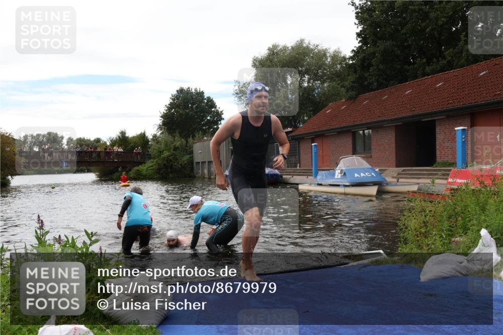 31.08.2025 - Elbe Triathlon Hamburg Luisa Fischer http://msf.ph/oto/8679979 31.08.2025 14:05:29 Schwimmen 126, 149, 158 meine-sportfotos.de