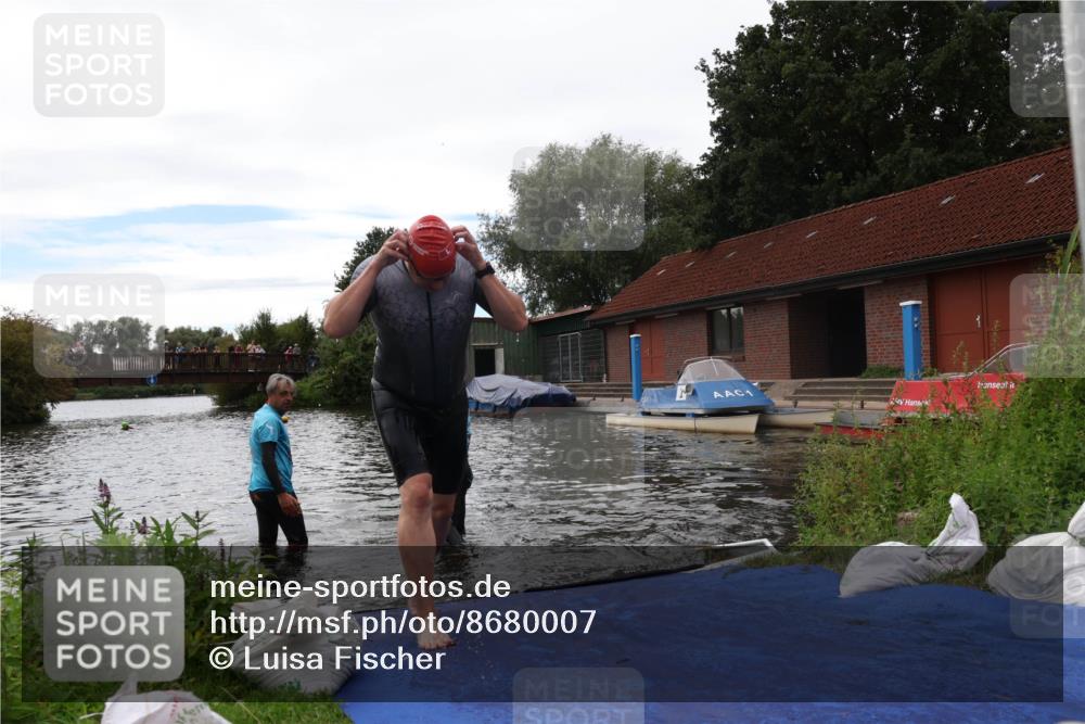 31.08.2025 - Elbe Triathlon Hamburg Luisa Fischer http://msf.ph/oto/8680007 31.08.2025 14:05:34 Schwimmen 126, 158 meine-sportfotos.de