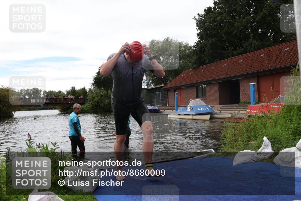 31.08.2025 - Elbe Triathlon Hamburg Luisa Fischer http://msf.ph/oto/8680009 31.08.2025 14:05:34 Schwimmen 126, 158 meine-sportfotos.de