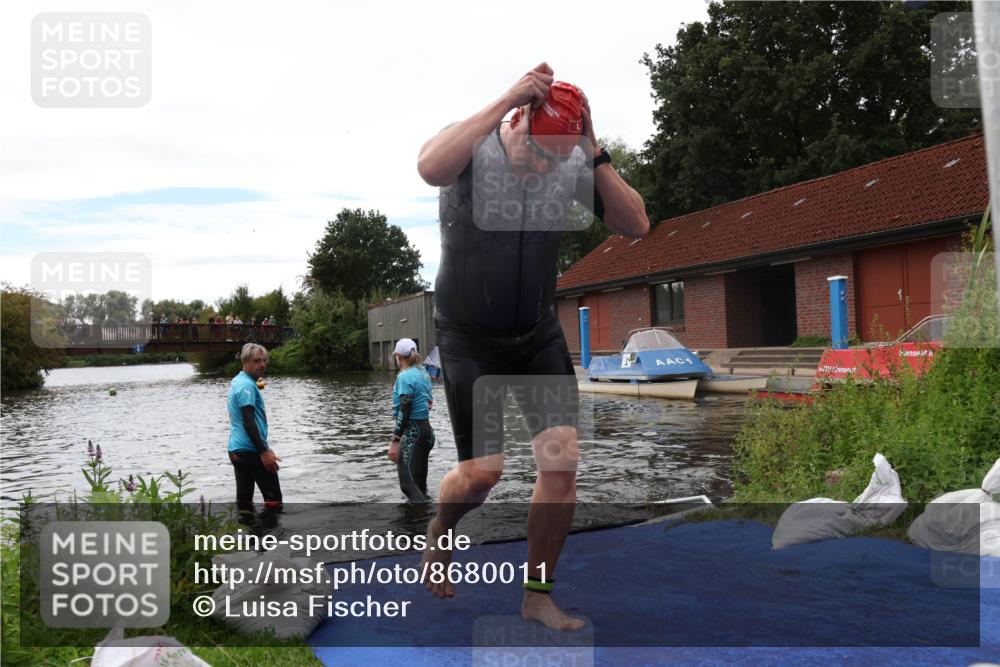 31.08.2025 - Elbe Triathlon Hamburg Luisa Fischer http://msf.ph/oto/8680011 31.08.2025 14:05:35 Schwimmen 126, 158 meine-sportfotos.de