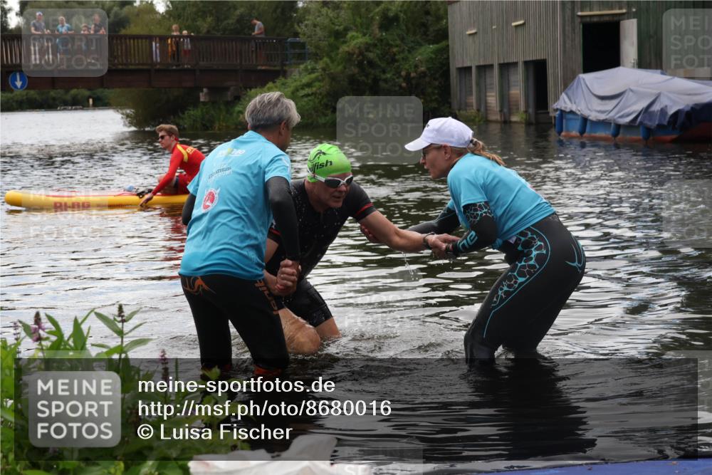 31.08.2025 - Elbe Triathlon Hamburg Luisa Fischer http://msf.ph/oto/8680016 31.08.2025 14:06:27 Schwimmen 154 meine-sportfotos.de