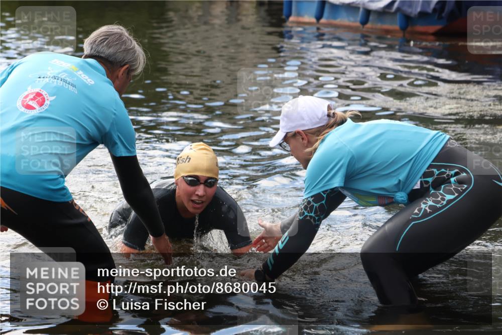 31.08.2025 - Elbe Triathlon Hamburg Luisa Fischer http://msf.ph/oto/8680045 31.08.2025 14:27:16 Schwimmen  meine-sportfotos.de