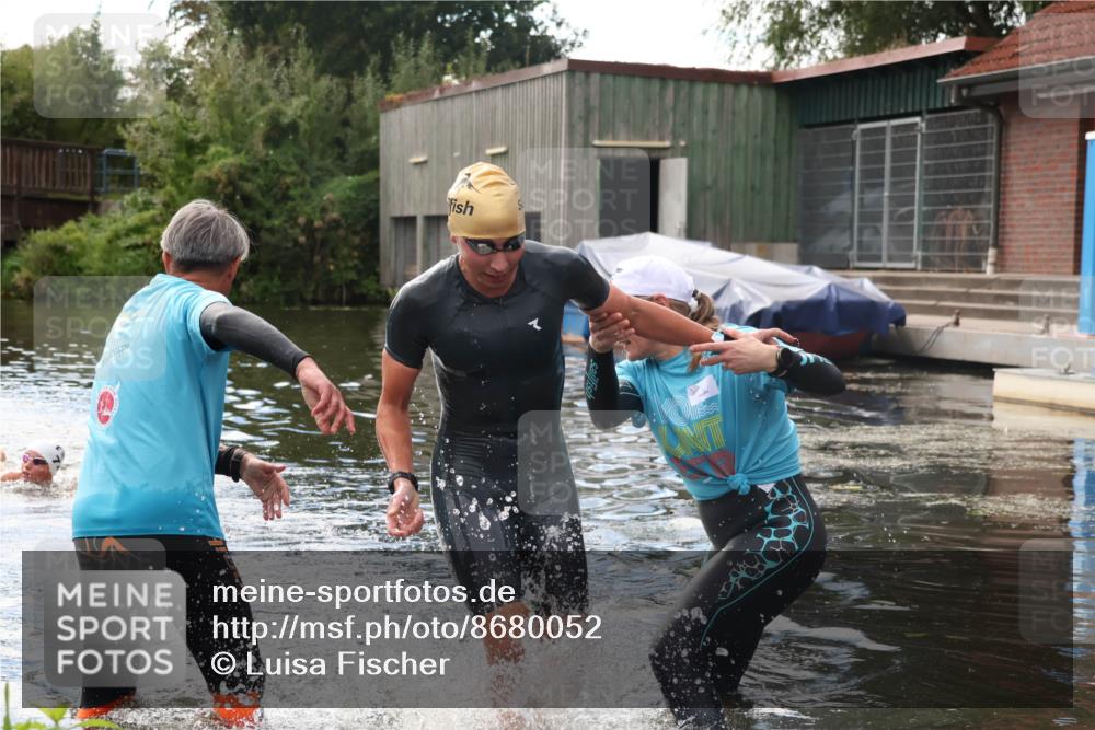 31.08.2025 - Elbe Triathlon Hamburg Luisa Fischer http://msf.ph/oto/8680052 31.08.2025 14:27:17 Schwimmen  meine-sportfotos.de